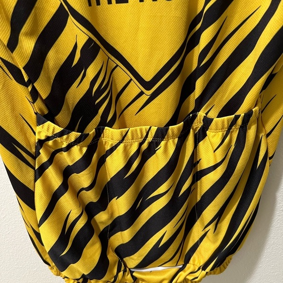 Men’s Large ‘Share the Road’ Yellow and Black Cycling Jersey, EUC, pocket, zip - Picture 3 of 5